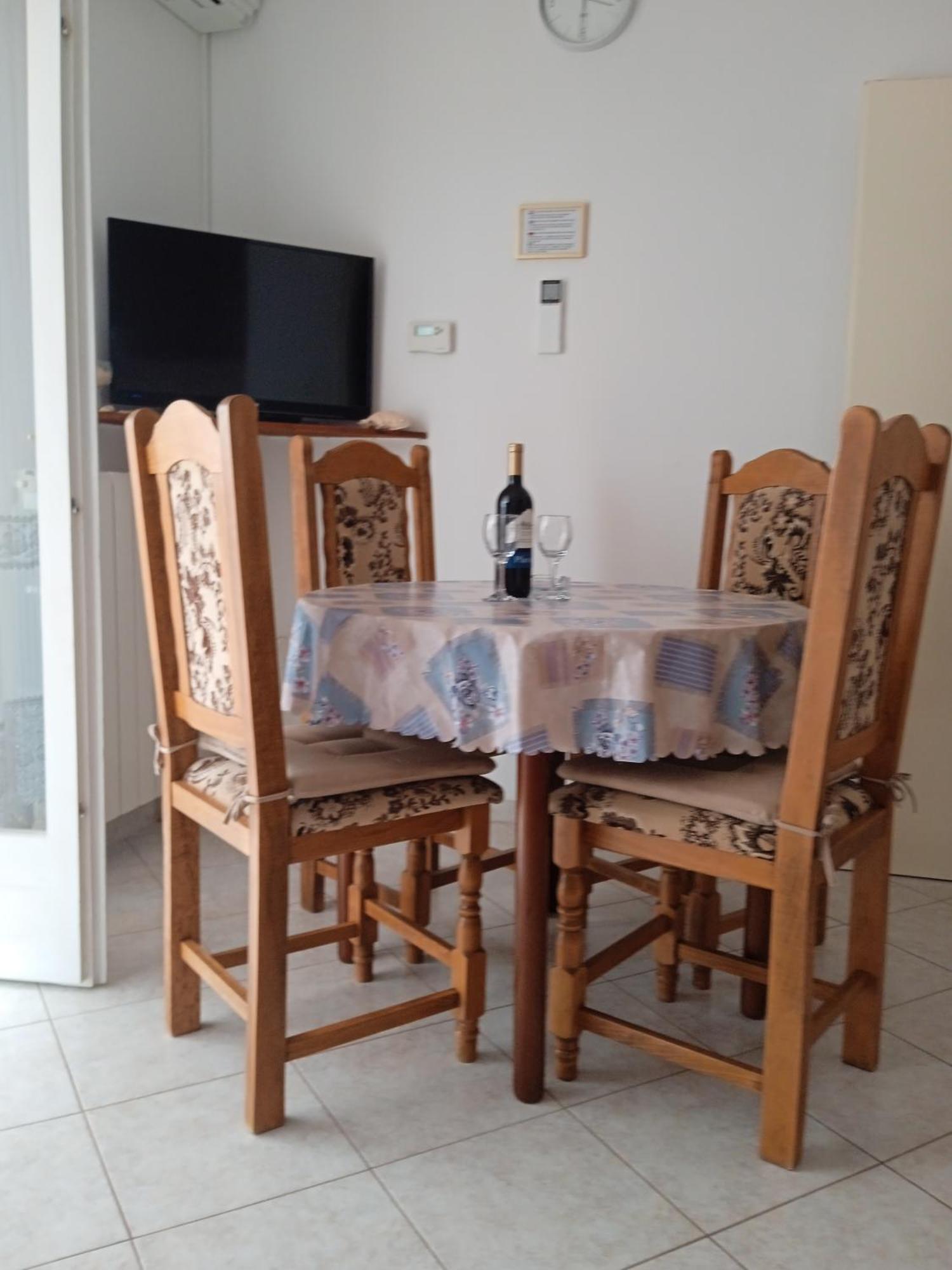 Apartmani Vesna ลุน ภายนอก รูปภาพ